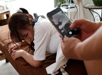 Tôi gặp em nhân viên đã hiếp cô ấy