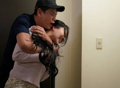 Nữ ca sĩ bị fan xấu xa bức ép quan hệ vì vẻ đẹp không lối thoát