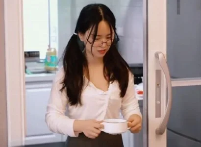 Con gái về quê cùng cô gái trẻ chịch