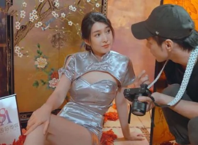 Anh nhiếp ảnh gia vừa ngắm ảnh vừa đụ nhau với người mẫu